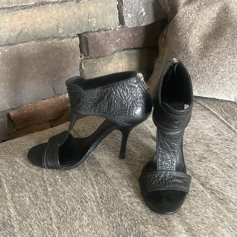 Tory Burch Black All Leather Torben Tumbled Rhino Leather Heel - Picture 2 of 14